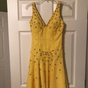 Short yellow prom/homecoming dress size 4